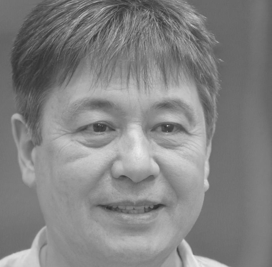 Portrait professionnel de Stellan Morozov, expert en analyse financière du secteur technologique